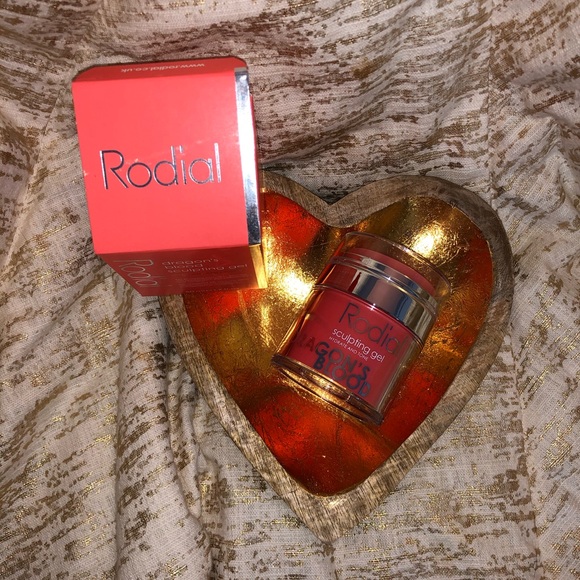 RODIAL Dragons Blood Sculpting Gel- Hydrate + Tone - Picture 7 of 7